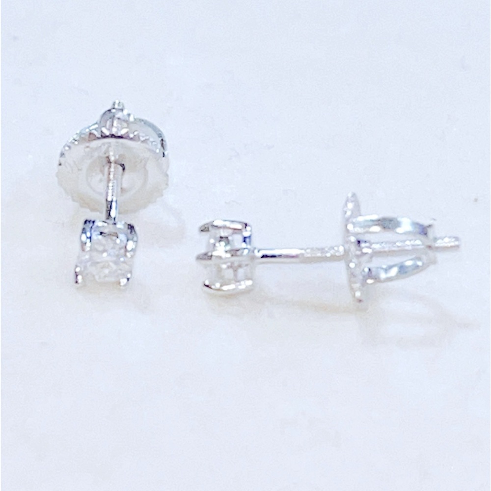 $100 Retail NWT 925 Silver Mossanite Screw Back Earrings - Picture 3 of 7